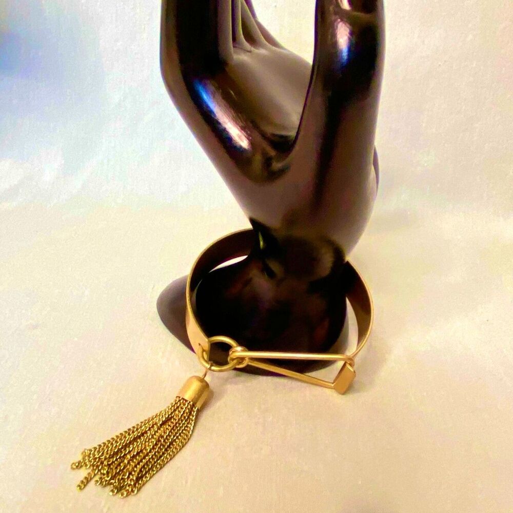 💎Plunder Mary Ellen Mayte Bracelet Gold Tone Loop Hook Closure With Tassel
